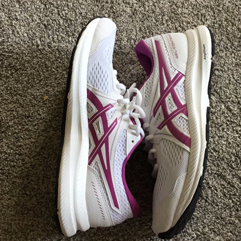 Asics Gel-Contend 7 White and Purple Athletic Shoes with Modern Silhouette - Picture 6 of 6